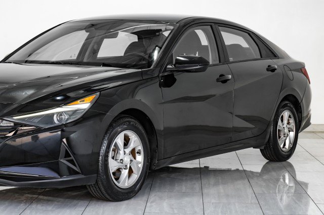 Used 2021 Hyundai Elantra SE w/ Cargo Package image 56