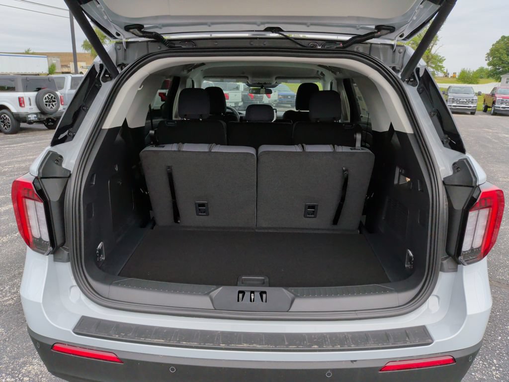 New 2026 Ford Explorer Active AWD/4WD image 11