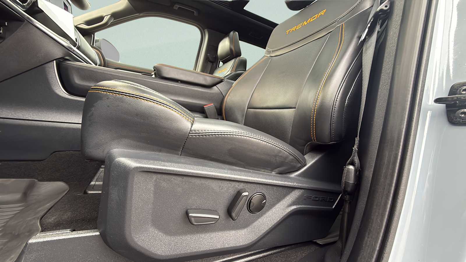 Certified 2025 Ford Expedition Tremor image 14