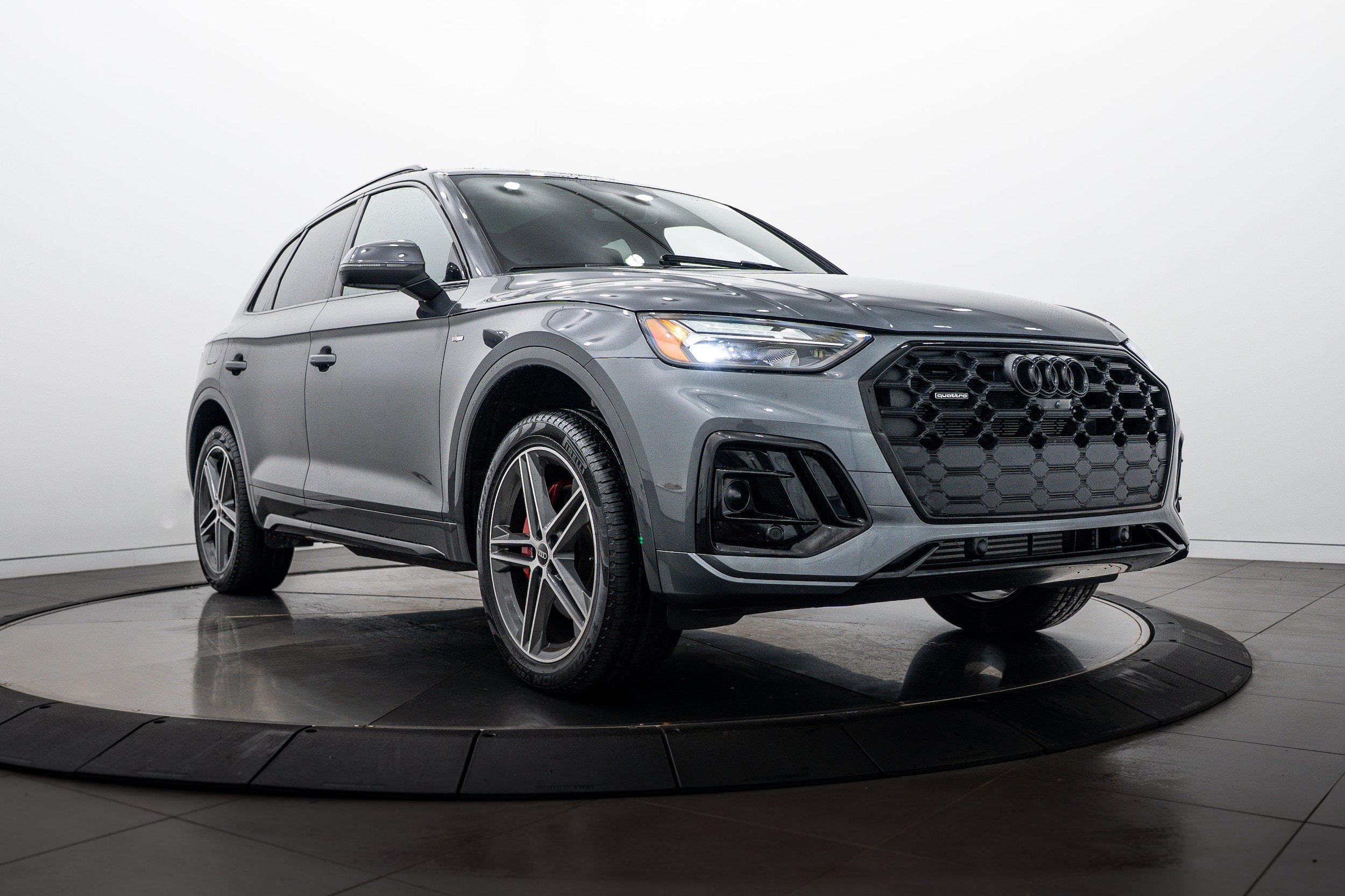 Certified 2025 Audi Q5 e Premium Plus w/ Premium Plus Package AWD/4WD image 1