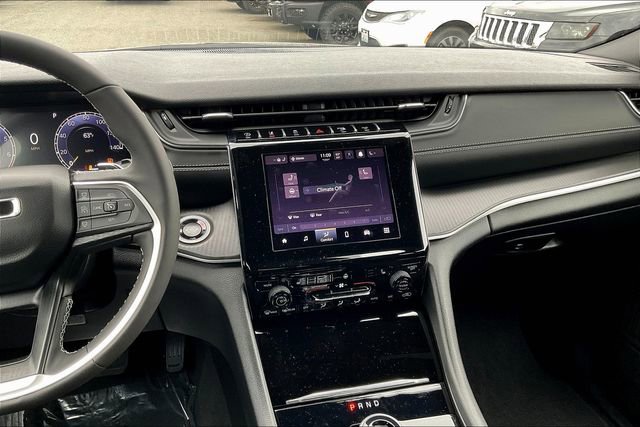 New 2025 Jeep Grand Cherokee Laredo image 7