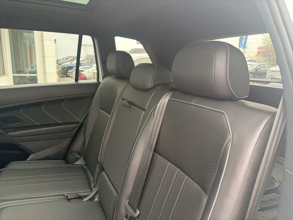 Used 2024 Volkswagen Tiguan SE R-Line image 11