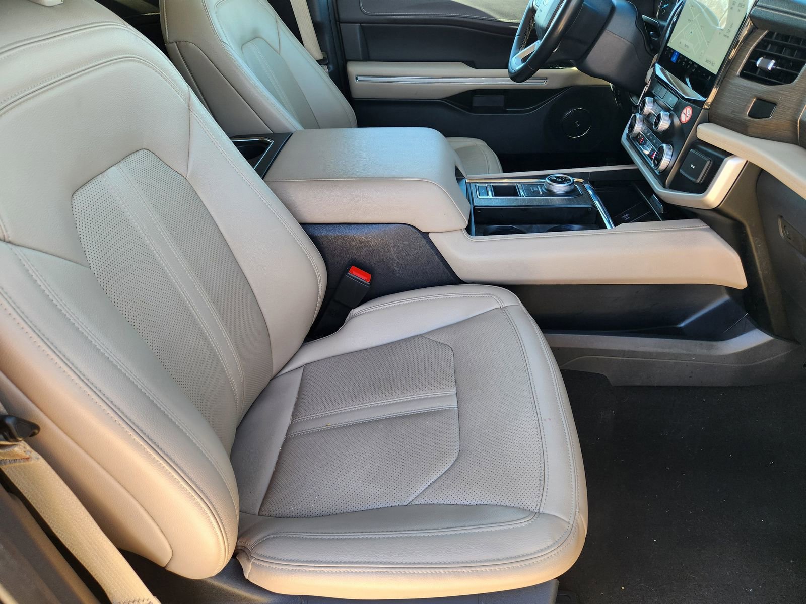 Used 2024 Ford Expedition Max Limited image 16