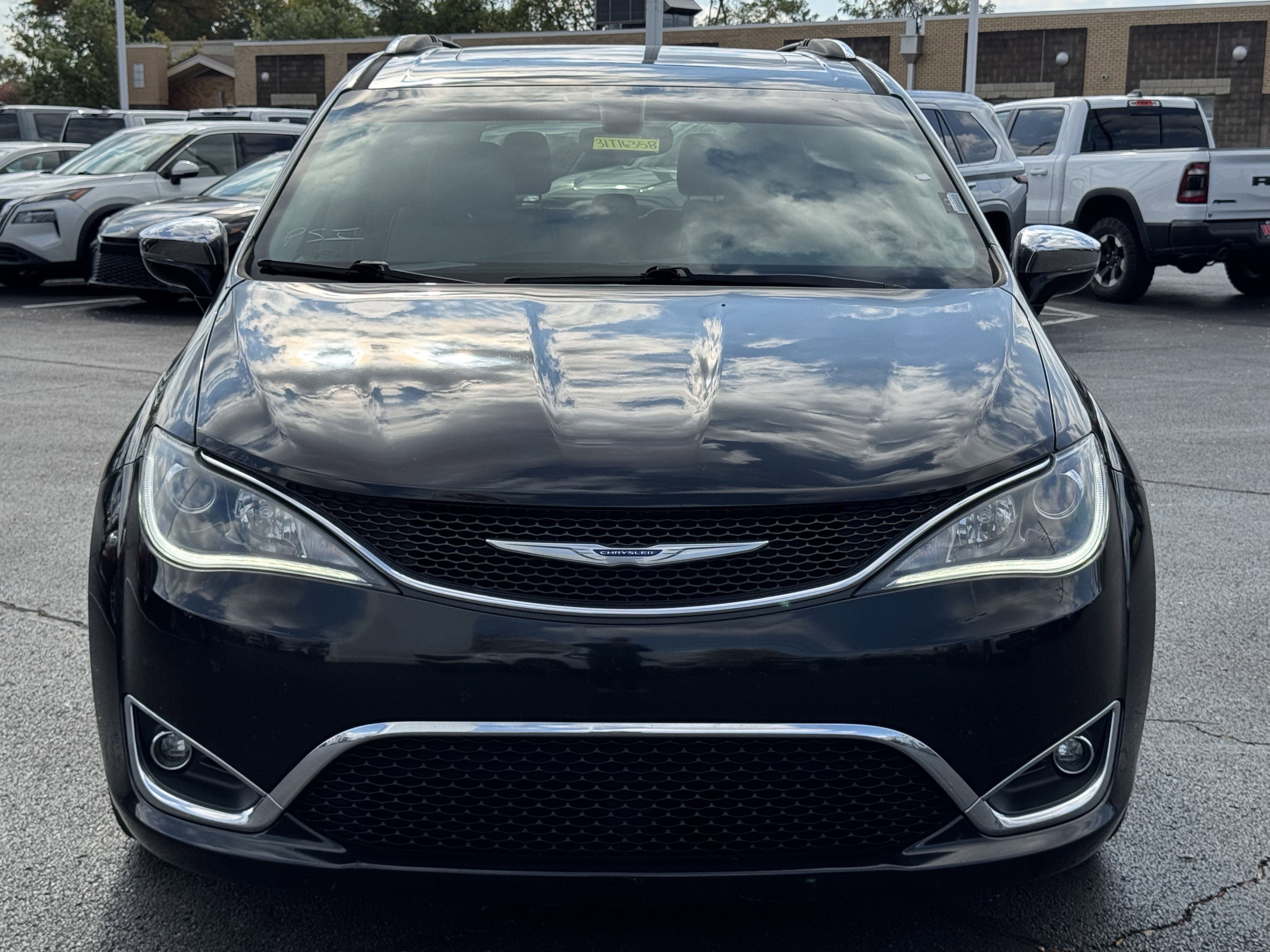 Used 2019 Chrysler Pacifica Limited image 14