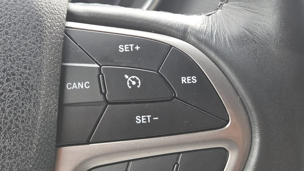Used 2018 Jeep Grand Cherokee Altitude AWD/4WD image 30