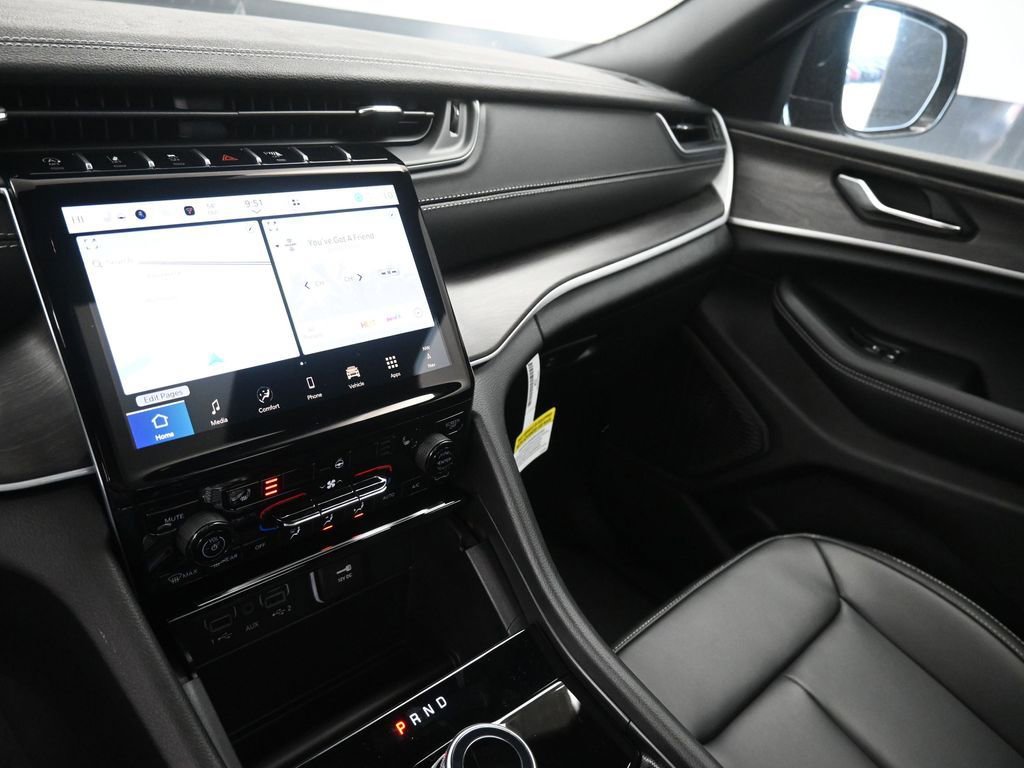 New 2025 Jeep Grand Cherokee Limited w/ Trailer Tow Package image 24