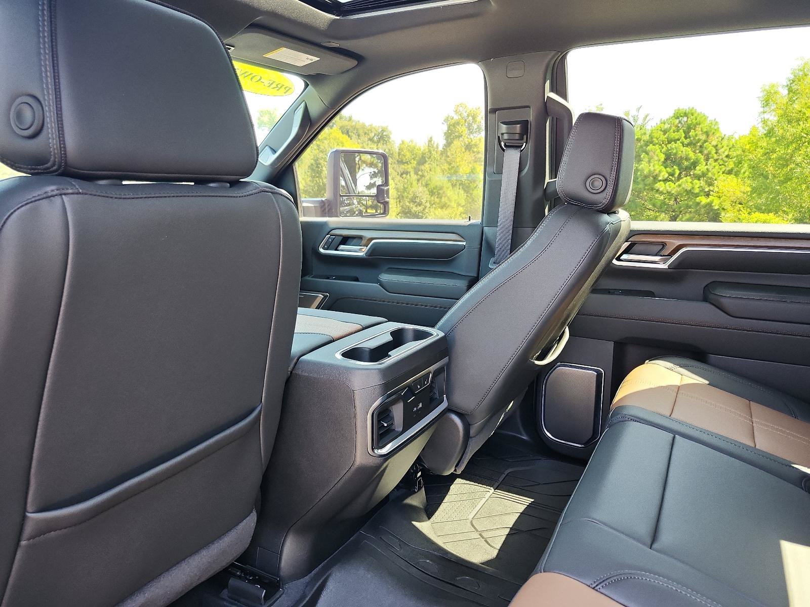 Used 2024 Chevrolet Silverado 3500 High Country w/ High Country Premium Package AWD/4WD image 15