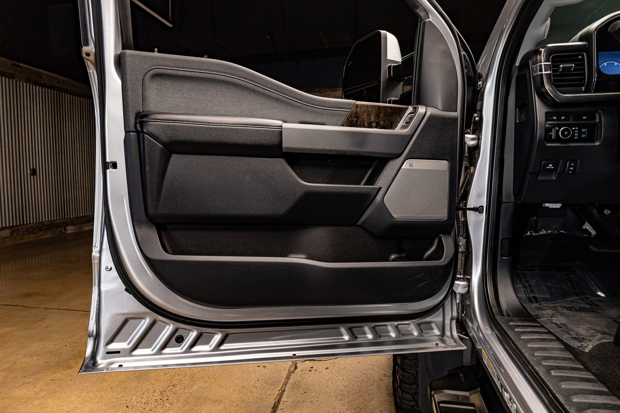 Used 2023 Ford F450 Lariat w/ Camper Package image 30