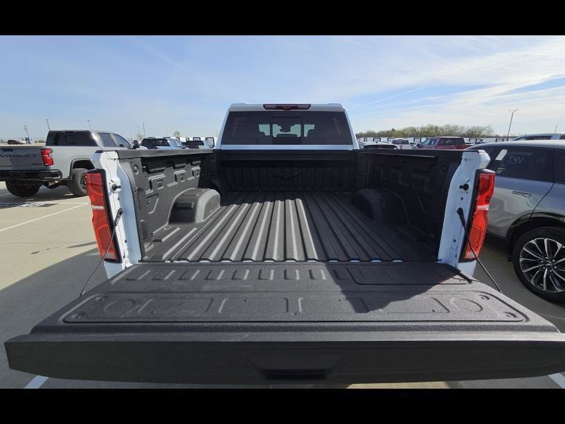 Used 2025 Chevrolet Silverado 2500 ZR2 w/ Technology Package image 11