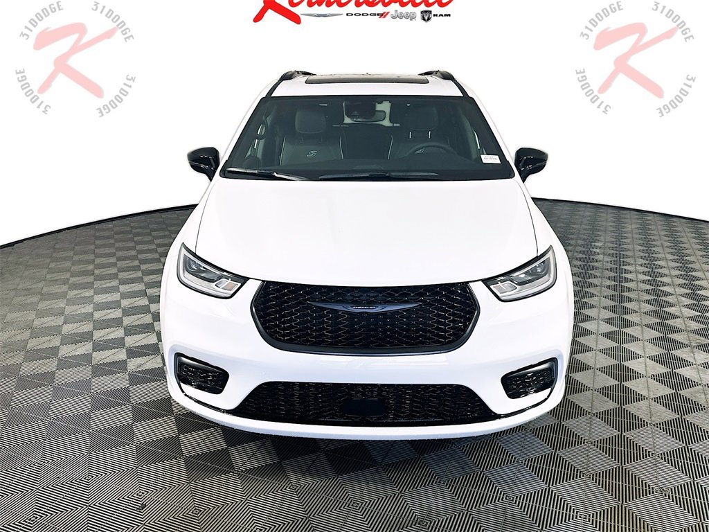 New 2026 Chrysler Pacifica Limited image 2