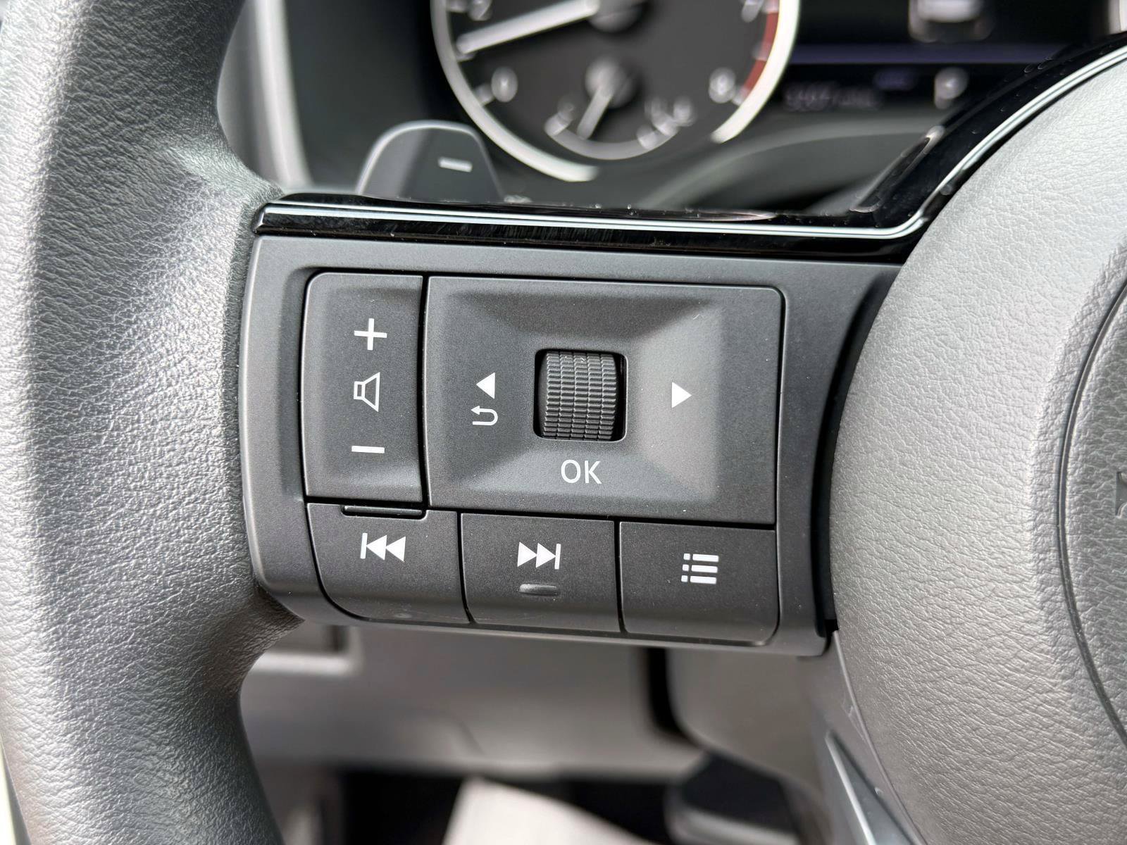 Used 2023 Nissan Rogue SV AWD/4WD image 21