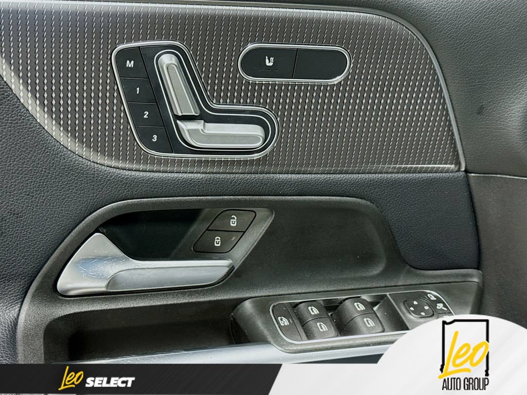 Used 2021 Mercedes-Benz GLB 250 4MATIC w/ Premium Package image 20
