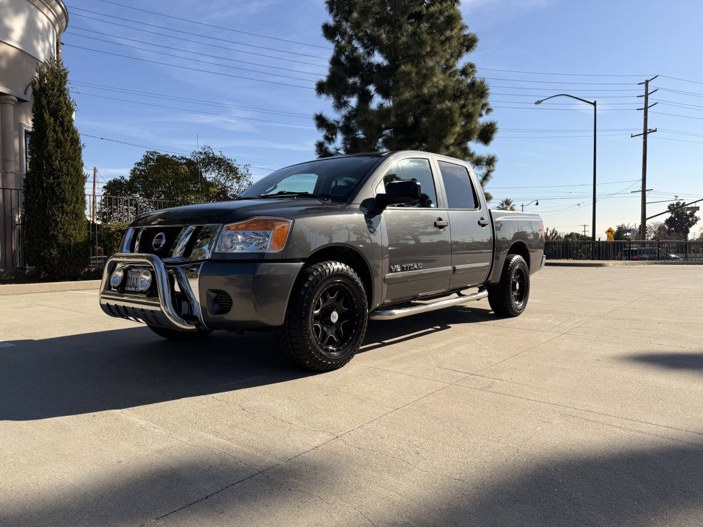 Used 2012 Nissan Titan SV RWD image 2