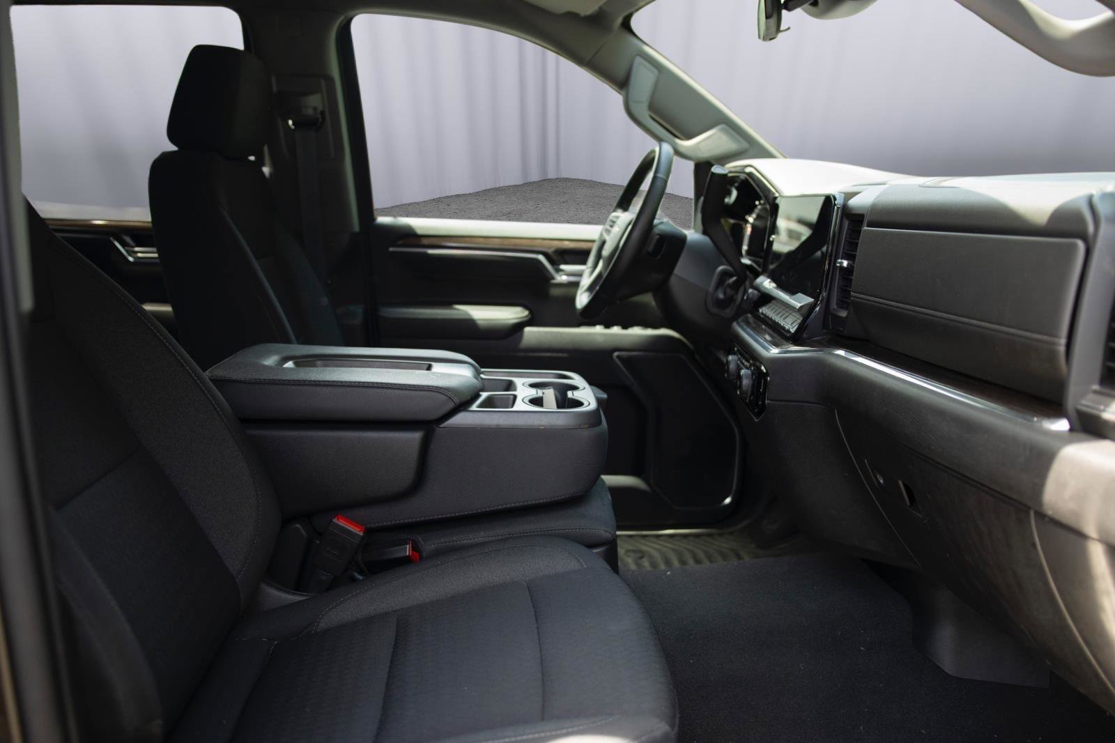 Used 2023 Chevrolet Silverado 1500 LT AWD/4WD image 13