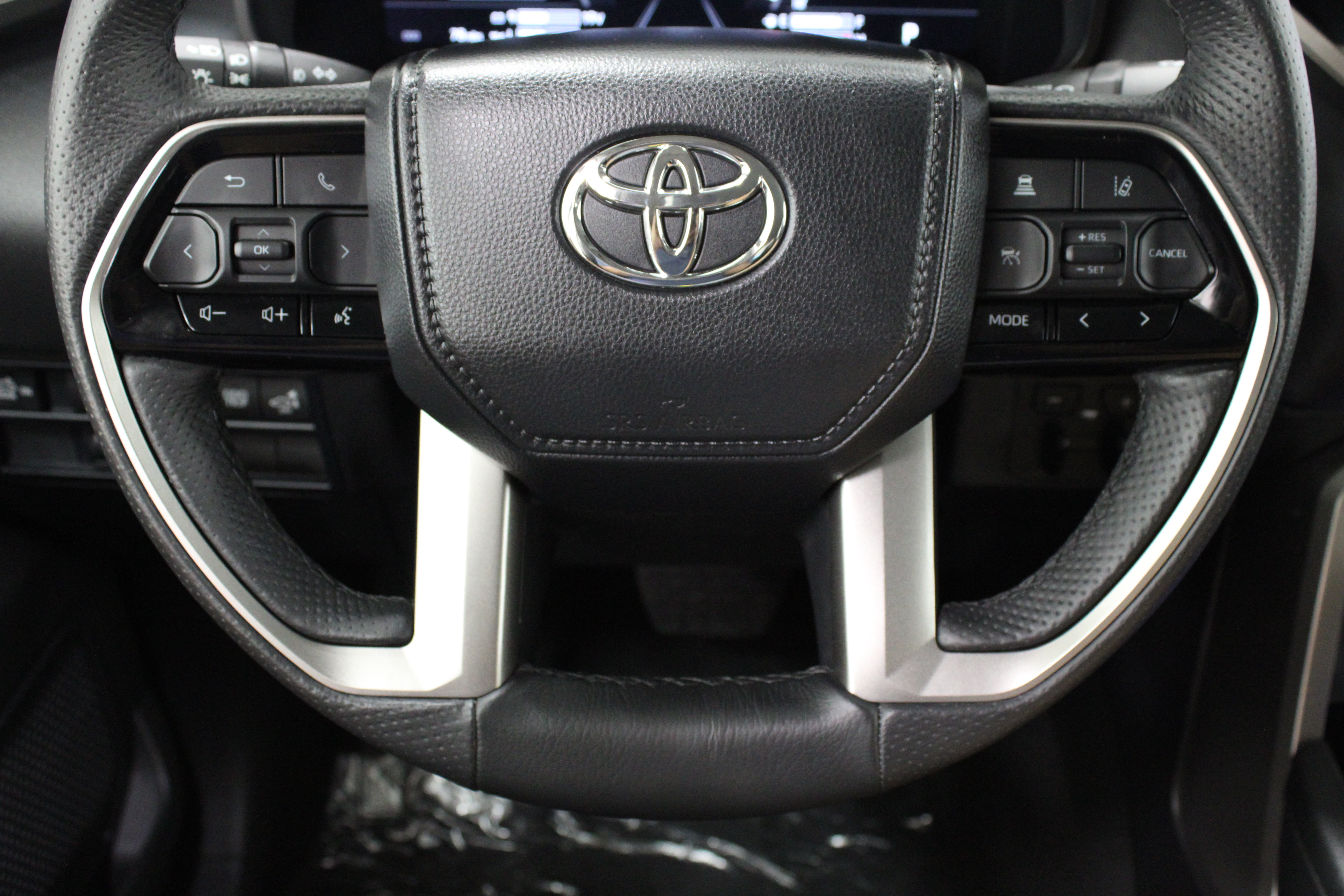 Used 2024 Toyota Tundra Limited w/ Power Package AWD/4WD image 27