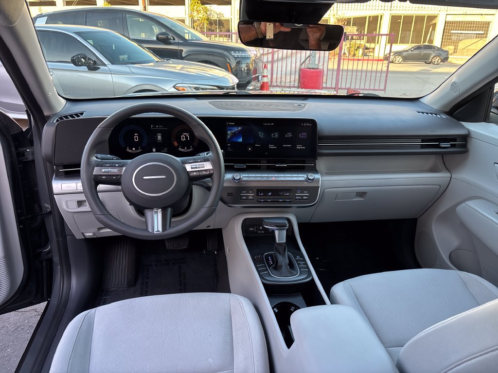 Used 2025 Hyundai Kona SEL FWD image 12