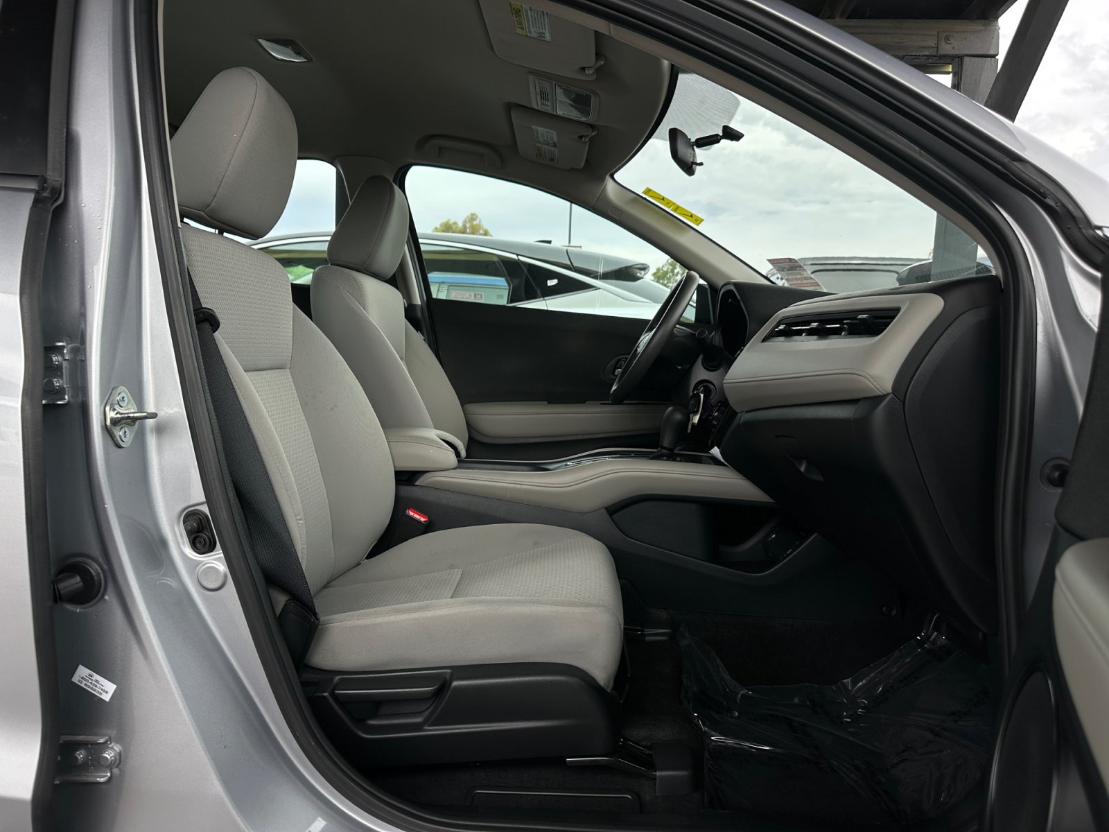 Used 2021 Honda HR-V LX image 27