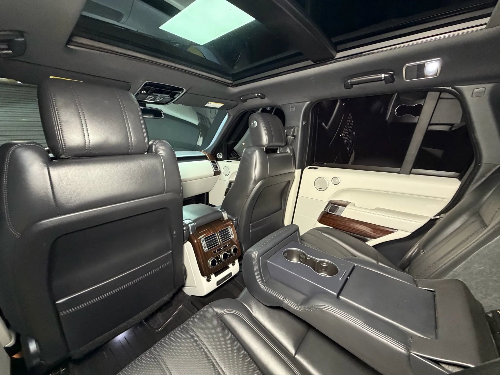 Used 2014 Land Rover Range Rover Supercharged image 24