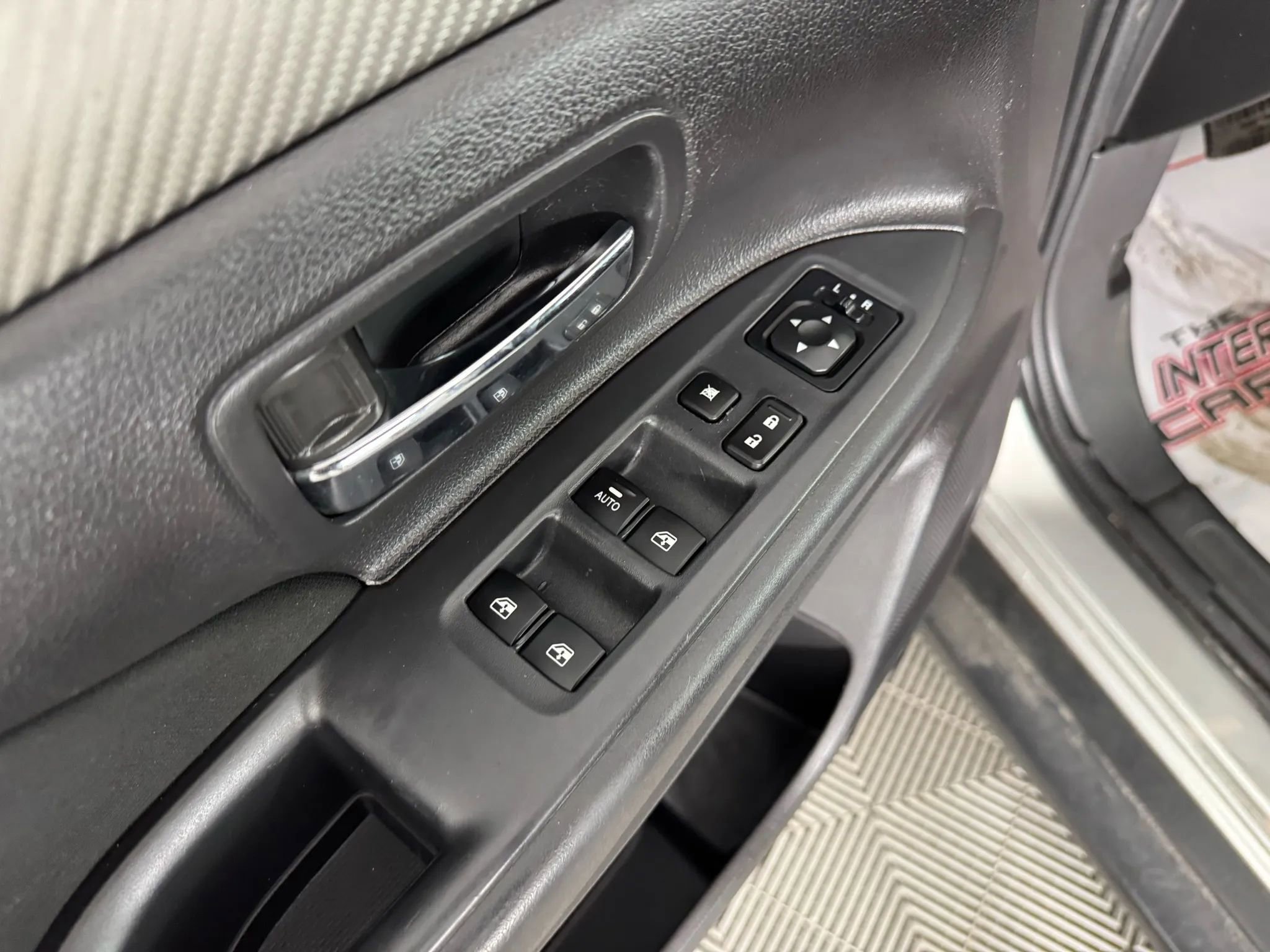 Used 2018 Mitsubishi Outlander ES image 30