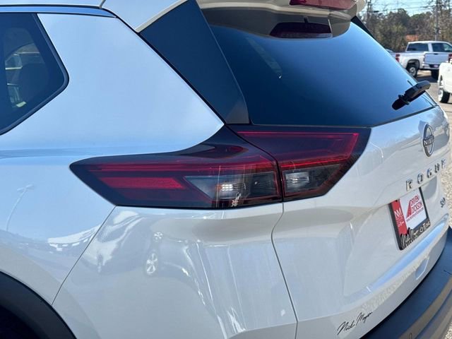 Used 2023 Nissan Rogue SV image 12