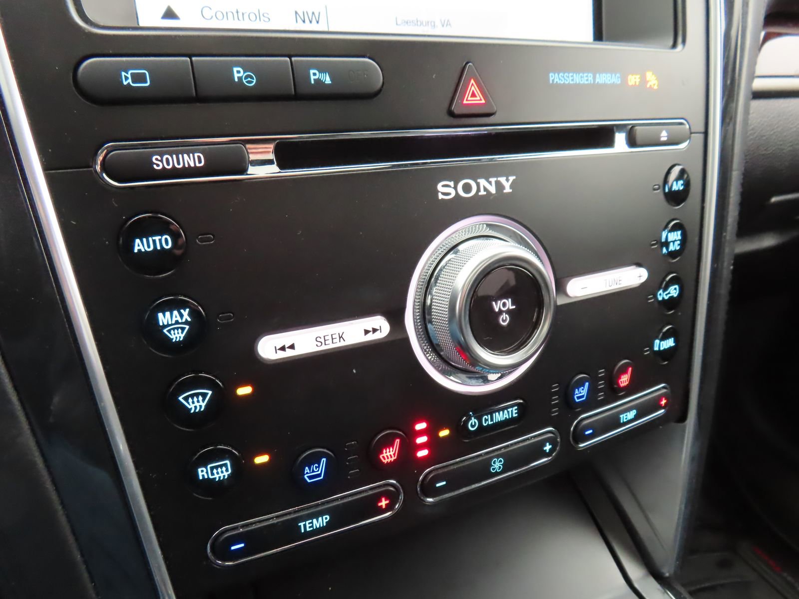 Used 2017 Ford Explorer Platinum image 25