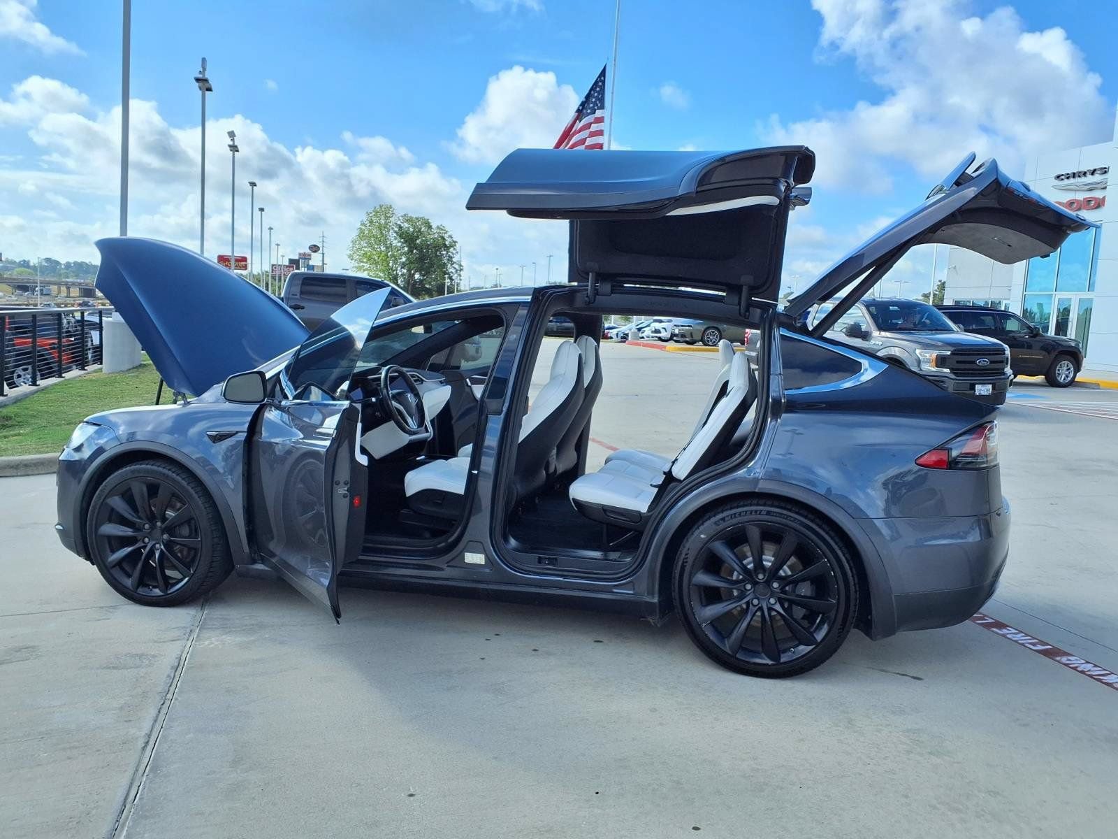 Used 2018 Tesla Model X 75D AWD/4WD image 11