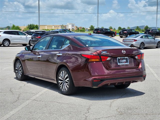 Used 2024 Nissan Altima 2.5 SV image 5