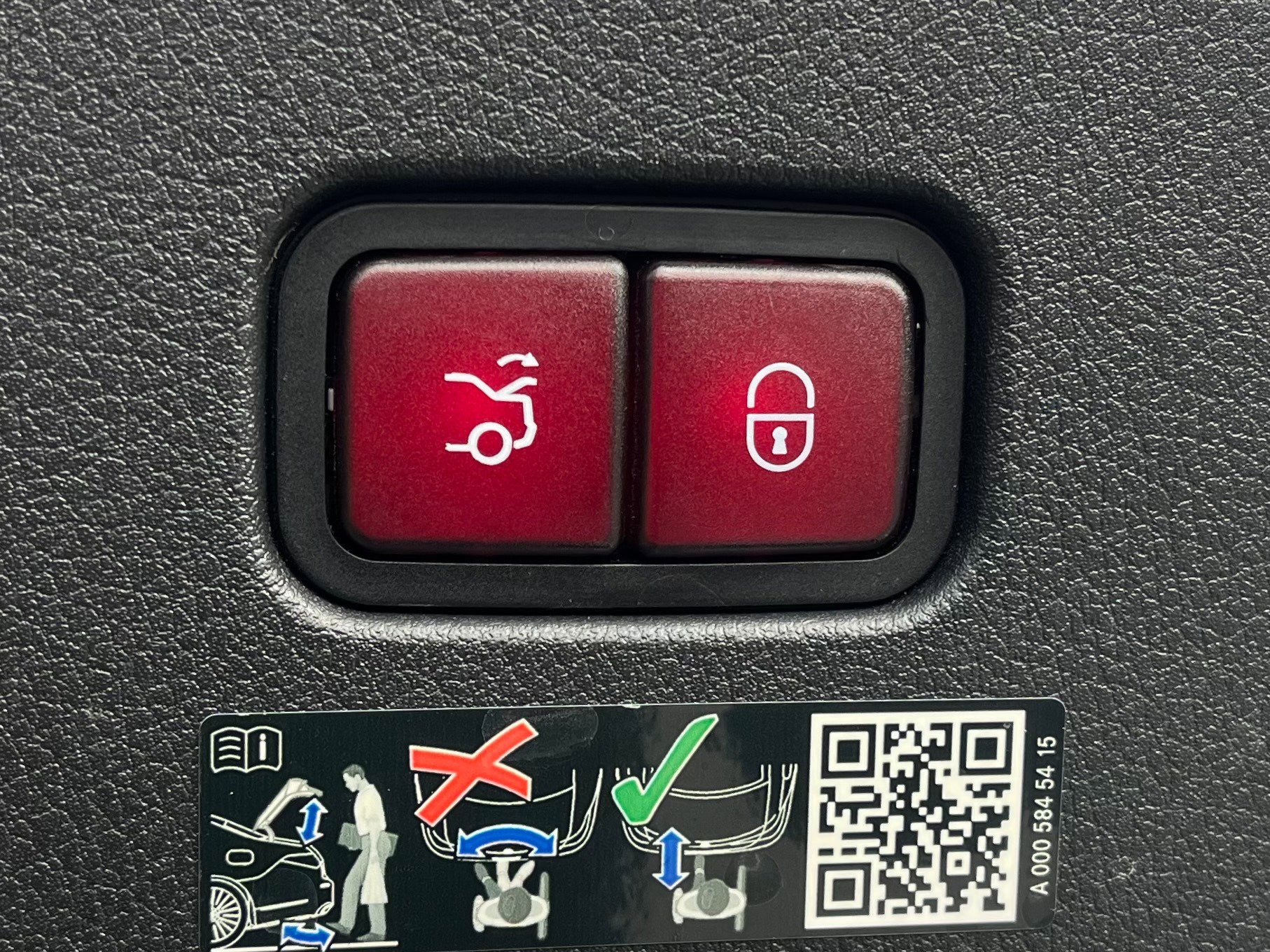 Used 2024 Mercedes-Benz CLE 300 4MATIC Coupe image 31