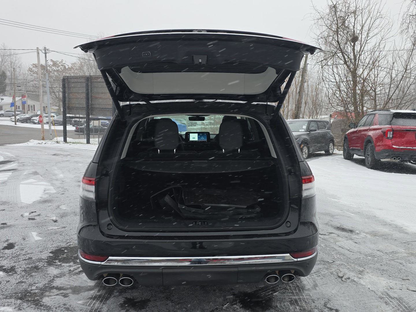 Used 2025 Lincoln Aviator AWD image 36