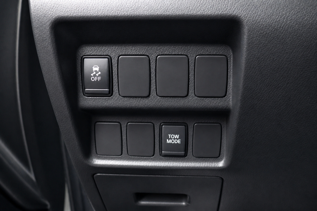 Used 2019 Nissan Pathfinder S AWD/4WD image 31