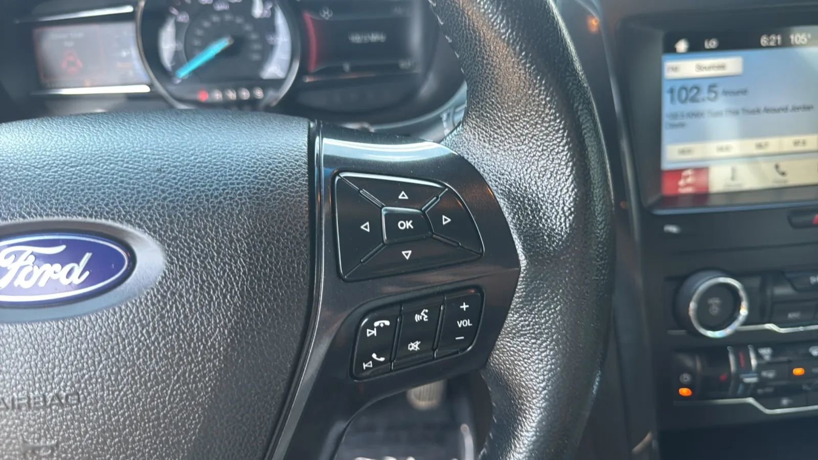 Used 2018 Ford Explorer XLT w/ Equipment Group 202A FWD image 24