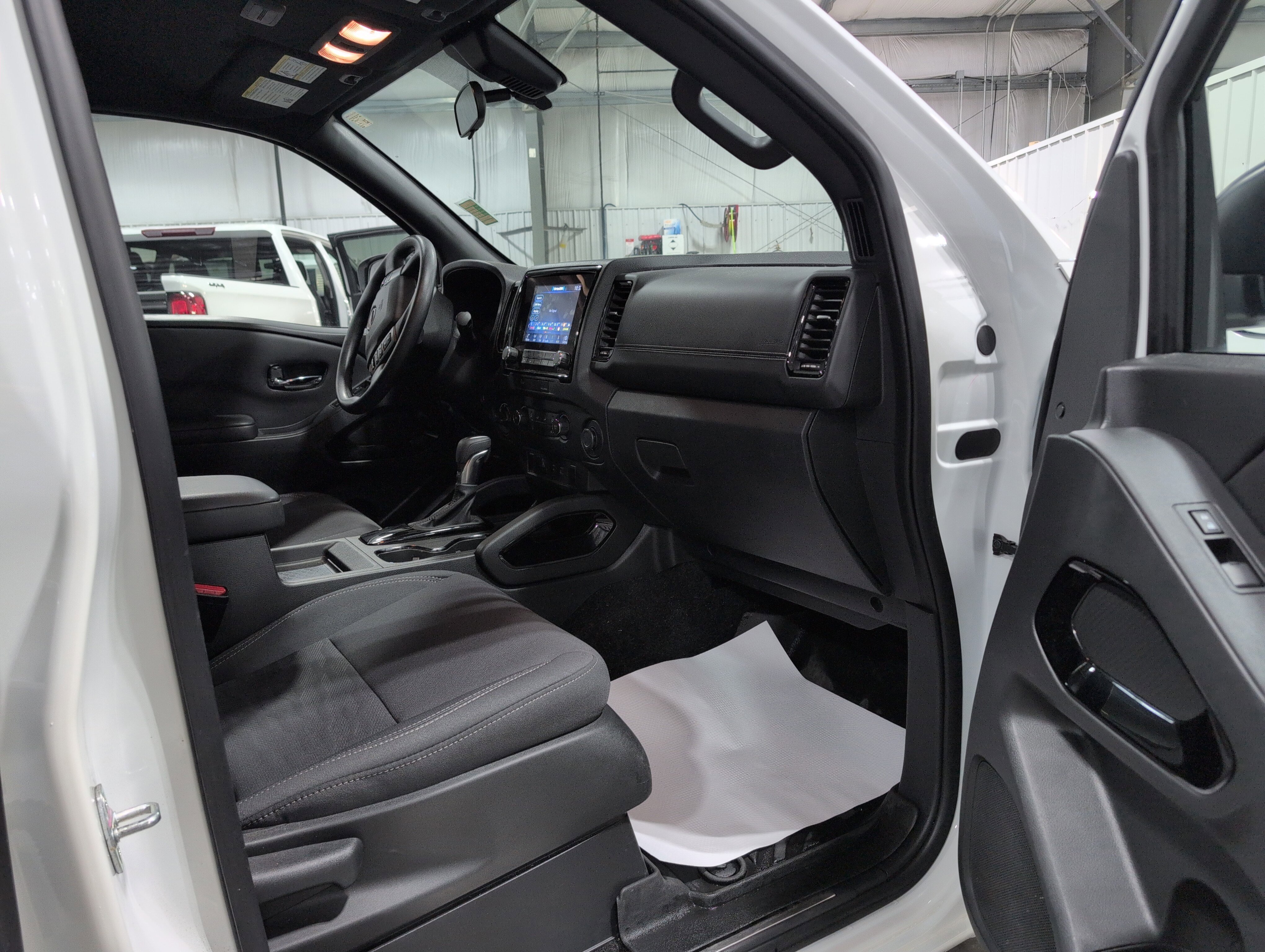 Used 2023 Nissan Frontier SV w/ Midnight Edition Package image 13