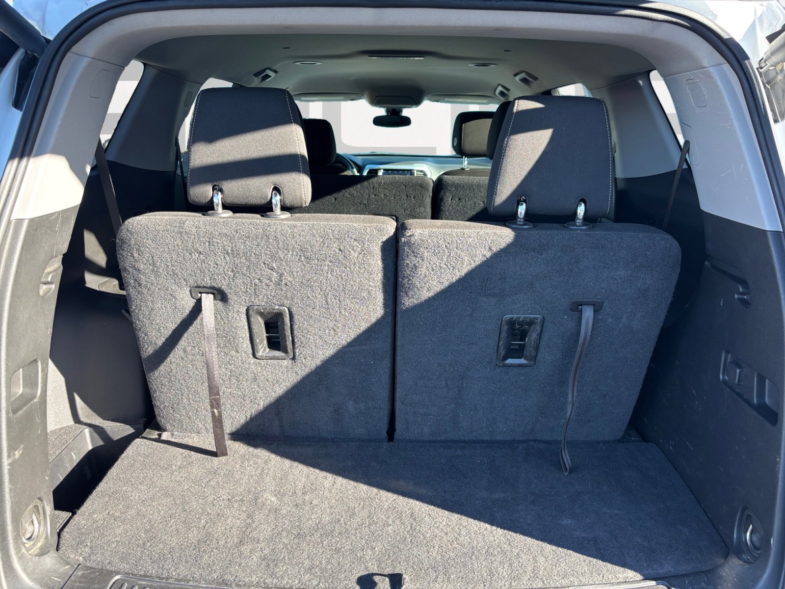 Used 2023 GMC Acadia SLE w/ Driver Convenience Package image 12