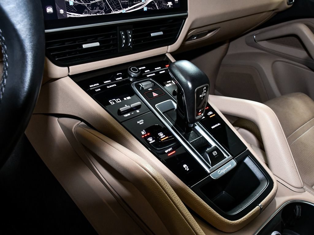 Used 2023 Porsche Cayenne AWD/4WD image 36