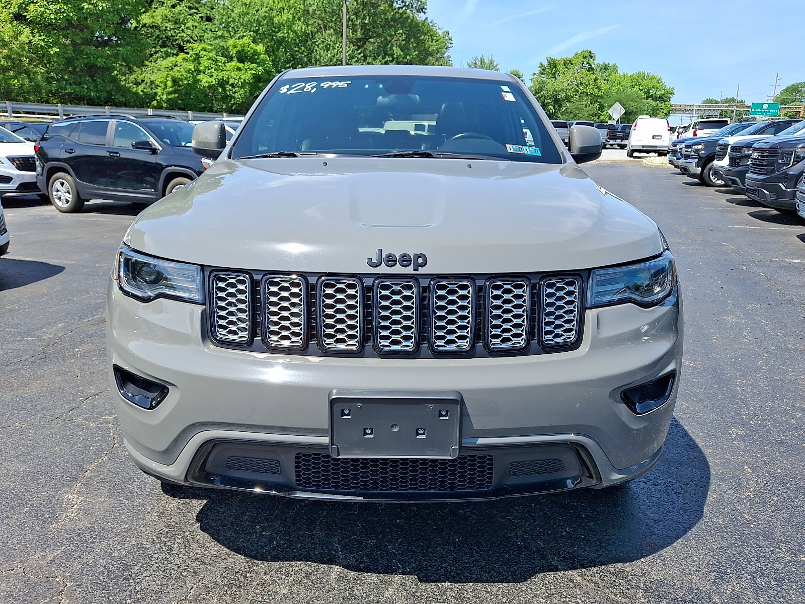 Used 2021 Jeep Grand Cherokee Laredo X AWD/4WD image 2