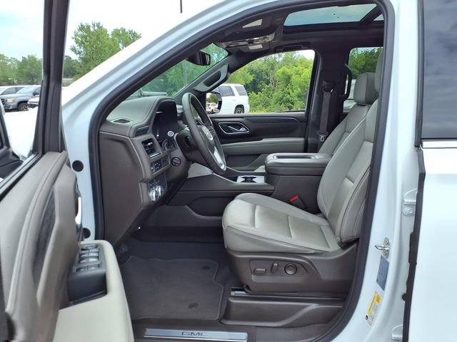 Used 2024 GMC Yukon SLT w/ SLT Luxury Package AWD/4WD image 32