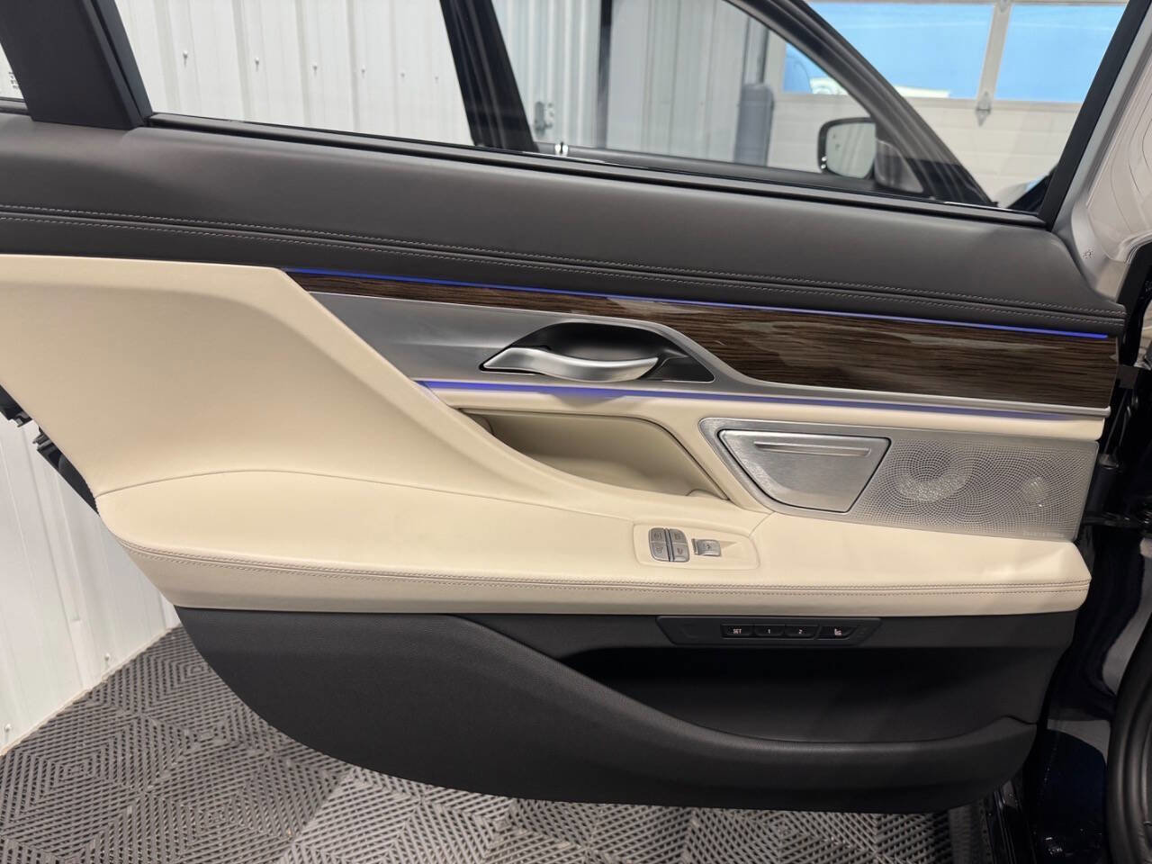 Used 2019 BMW M760i xDrive w/ Luxury Rear Seating Package image 21