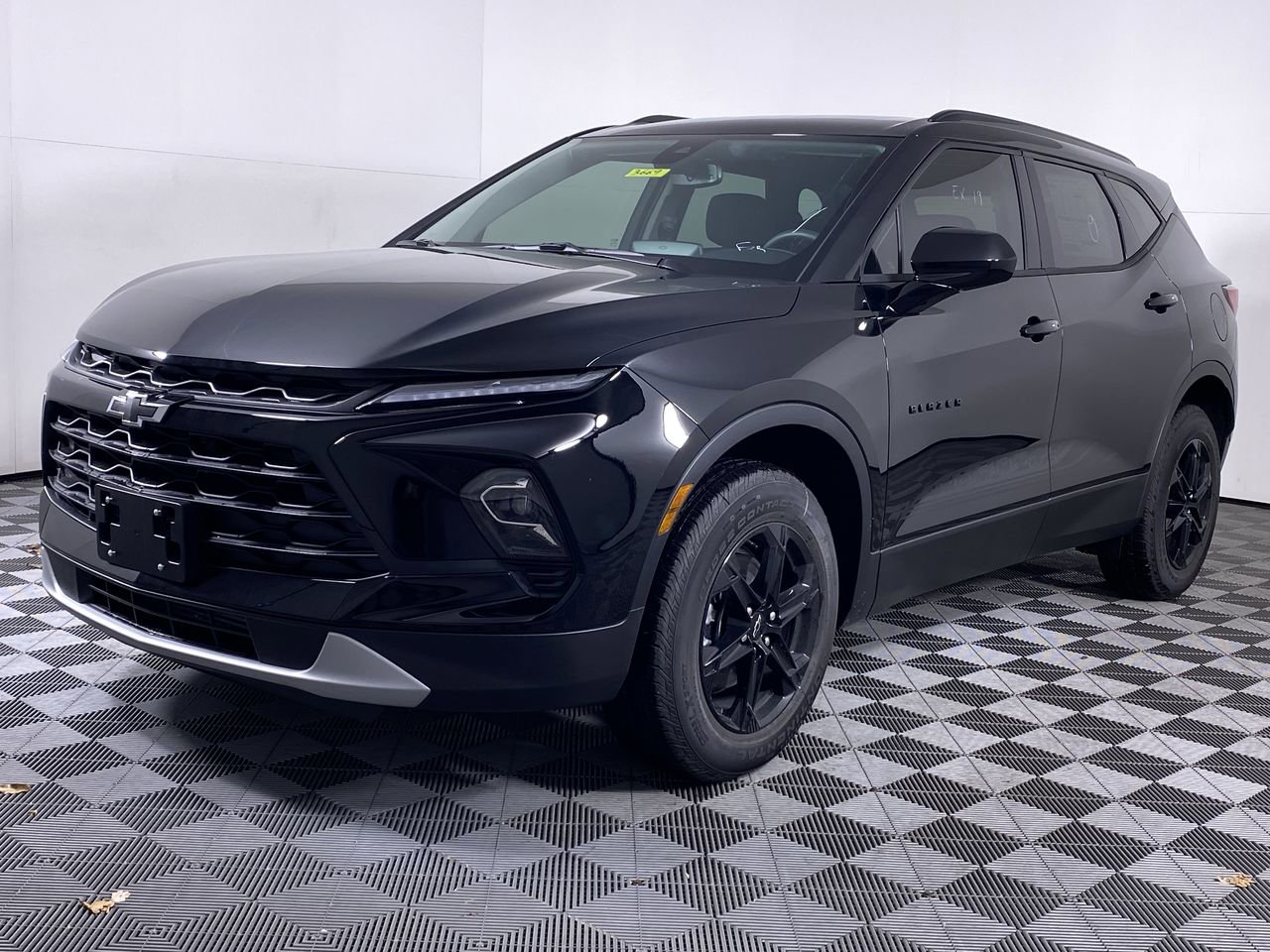 New 2026 Chevrolet Blazer LT w/ Convenience Package FWD image 31