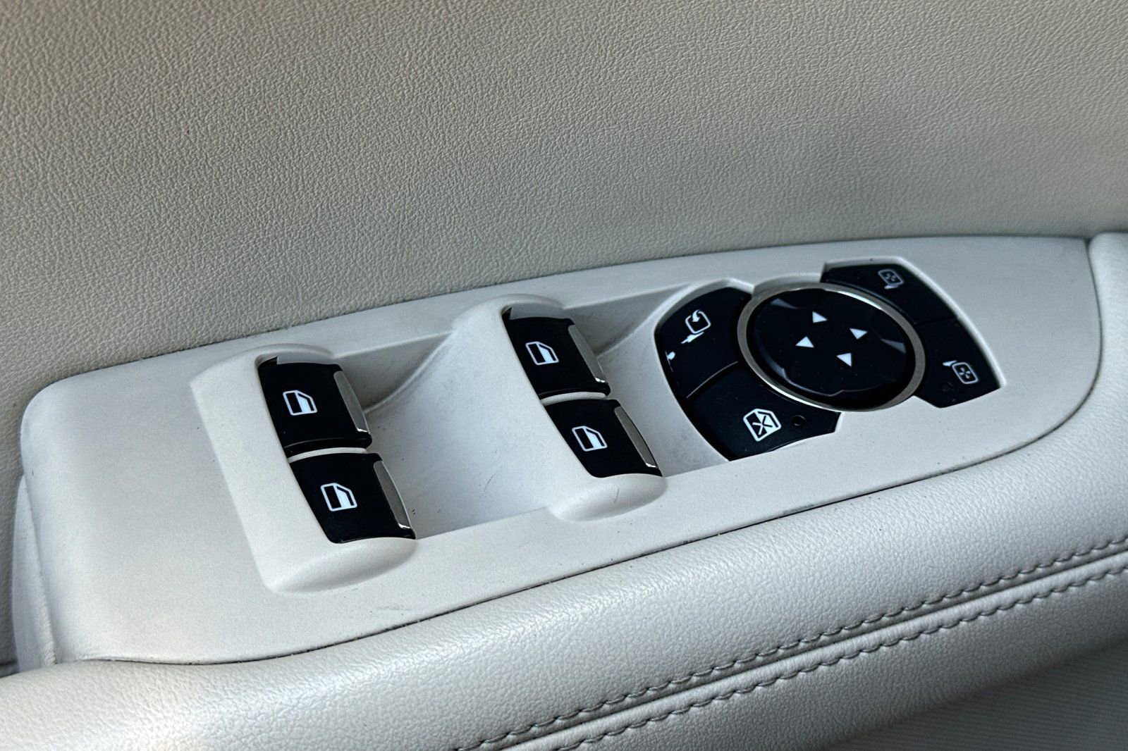 Used 2019 Lincoln MKZ Reserve FWD image 12