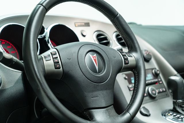 Used 2007 Pontiac Solstice Convertible w/ Premium Package RWD image 22