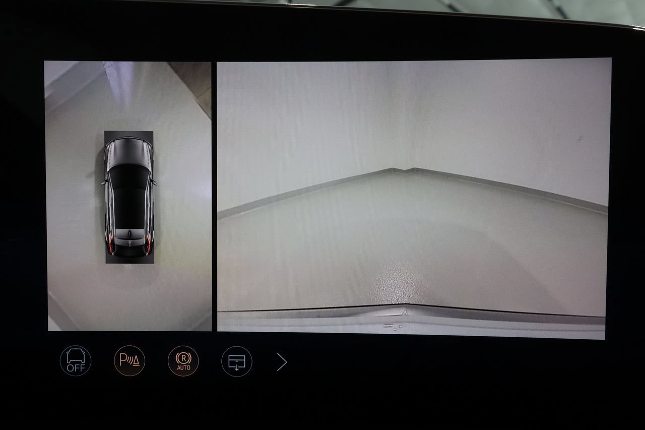 Certified 2026 Cadillac Lyriq Signature Luxury w/ Nappa Leather Package AWD/4WD image 13