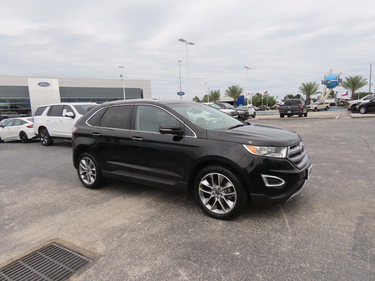 Used 2017 Ford Edge Titanium w/ Technology Package FWD image 7