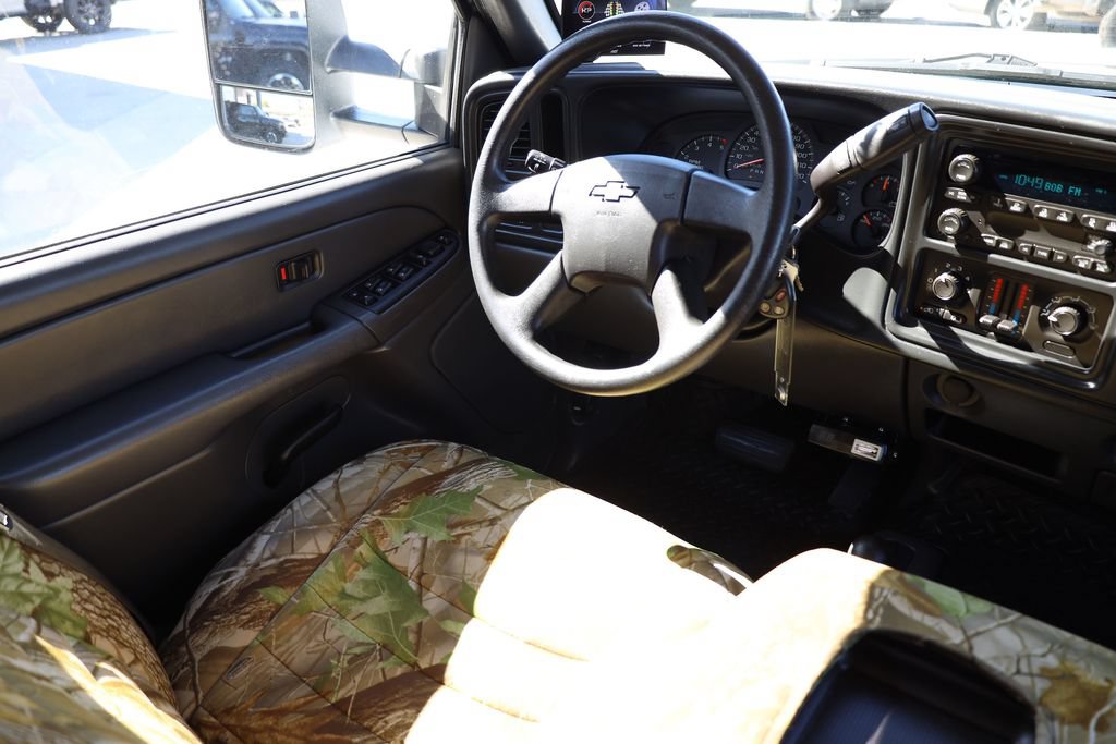 Used 2007 Chevrolet Silverado 2500 W/T w/ Heavy-Duty Power Package AWD/4WD image 19