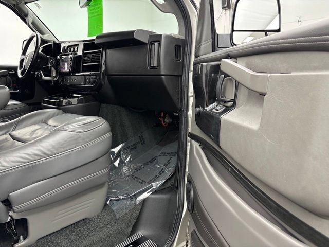 Used 2022 Chevrolet Express 2500 Extended w/ Enhanced Convenience Package RWD image 21