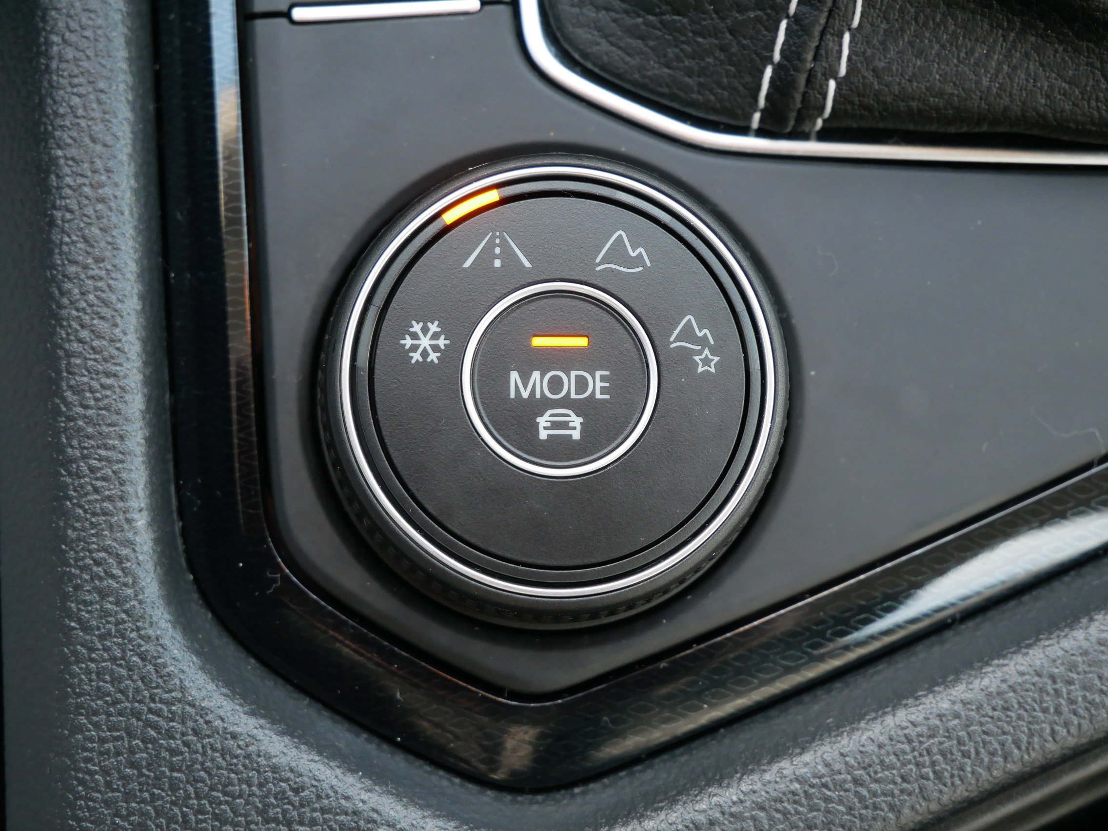 Certified 2025 Volkswagen Taos S AWD/4WD image 29
