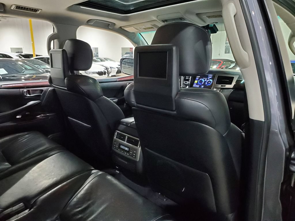 Used 2013 Lexus LX 570 4WD w/ Luxury Pkg image 22