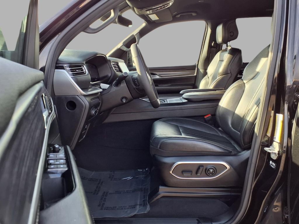 Certified 2024 Jeep Wagoneer Series II w/ Flexible Seating Group AWD/4WD image 23