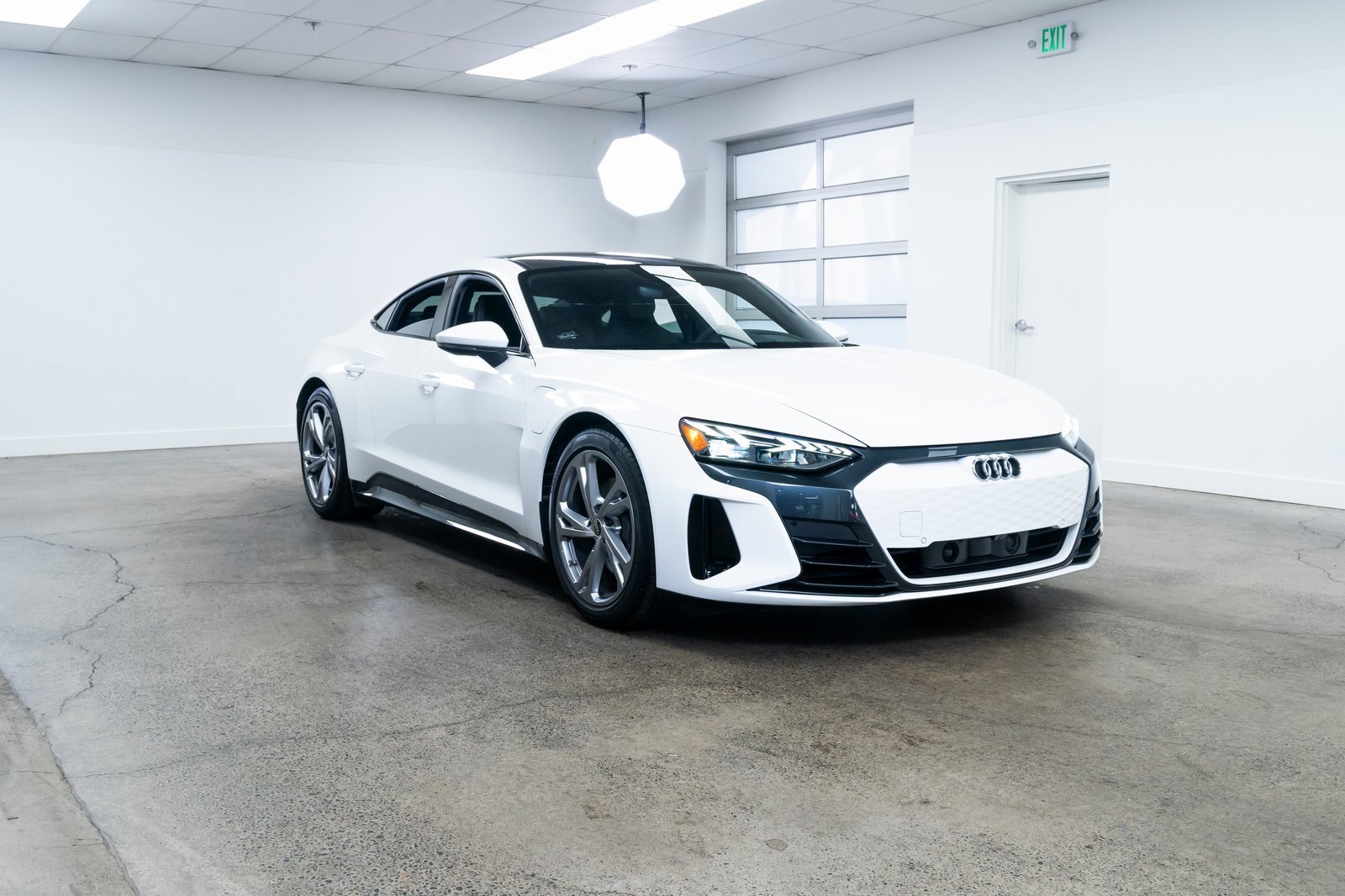 Used 2024 Audi e-tron GT Premium Plus image 26