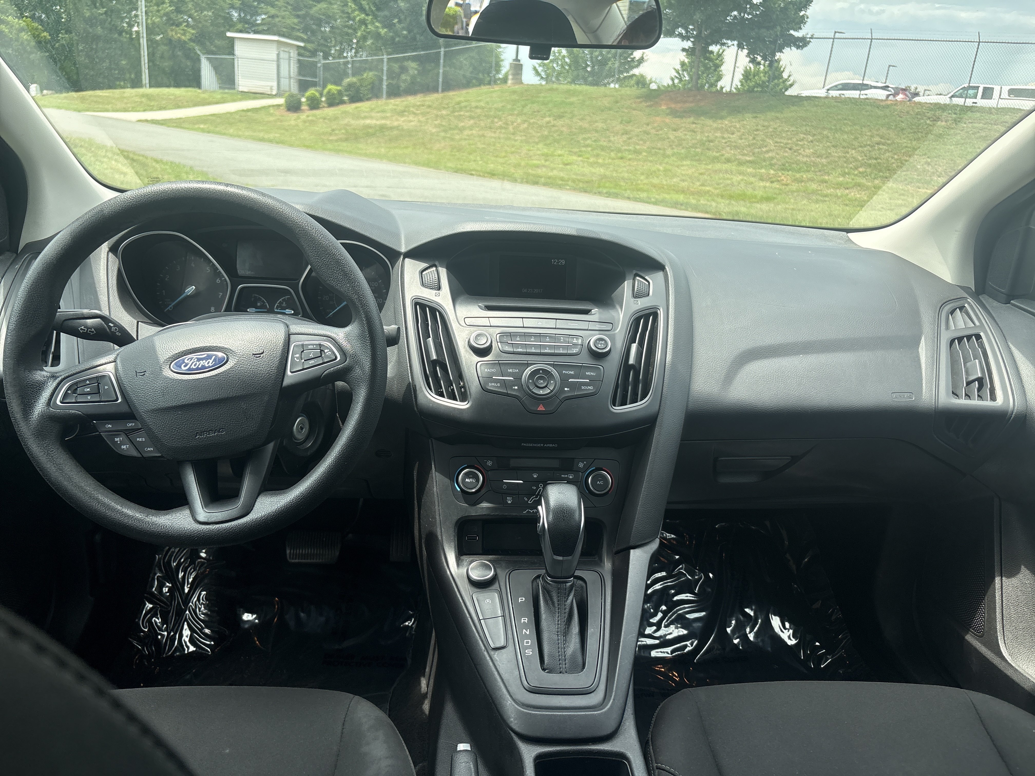 Used 2017 Ford Focus SE FWD image 15