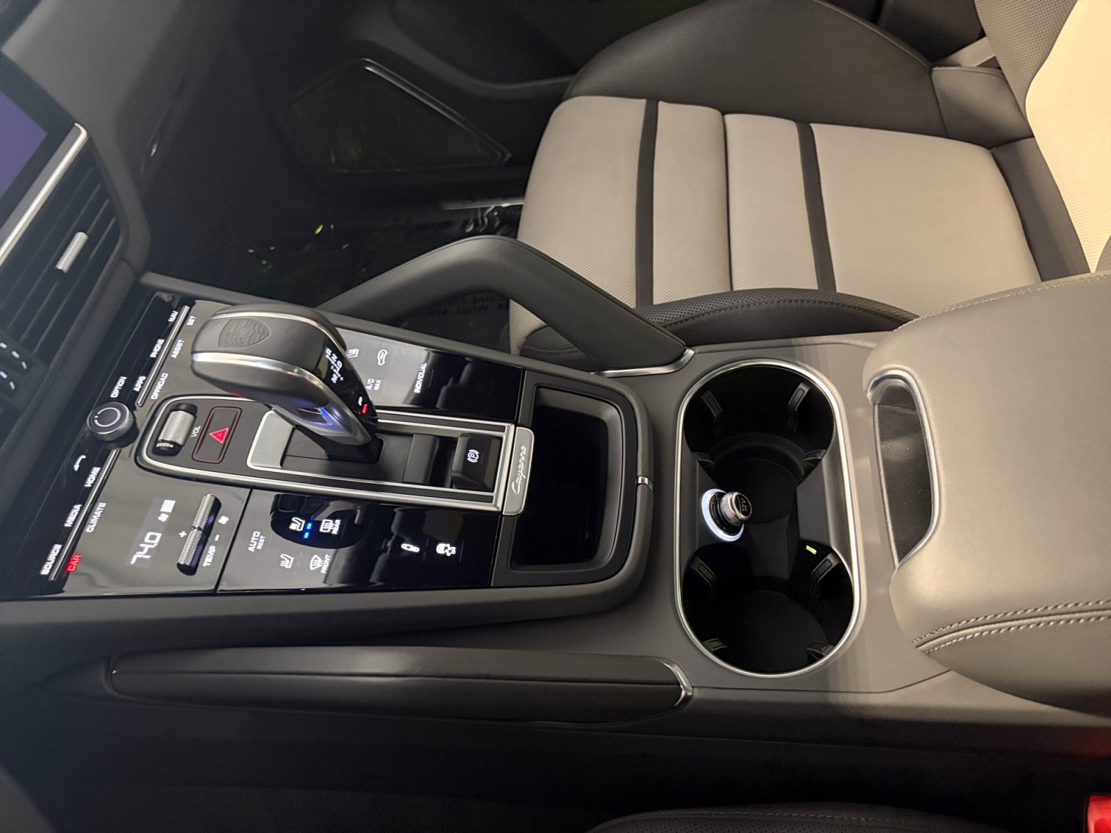 Certified 2023 Porsche Cayenne Turbo S AWD/4WD image 35